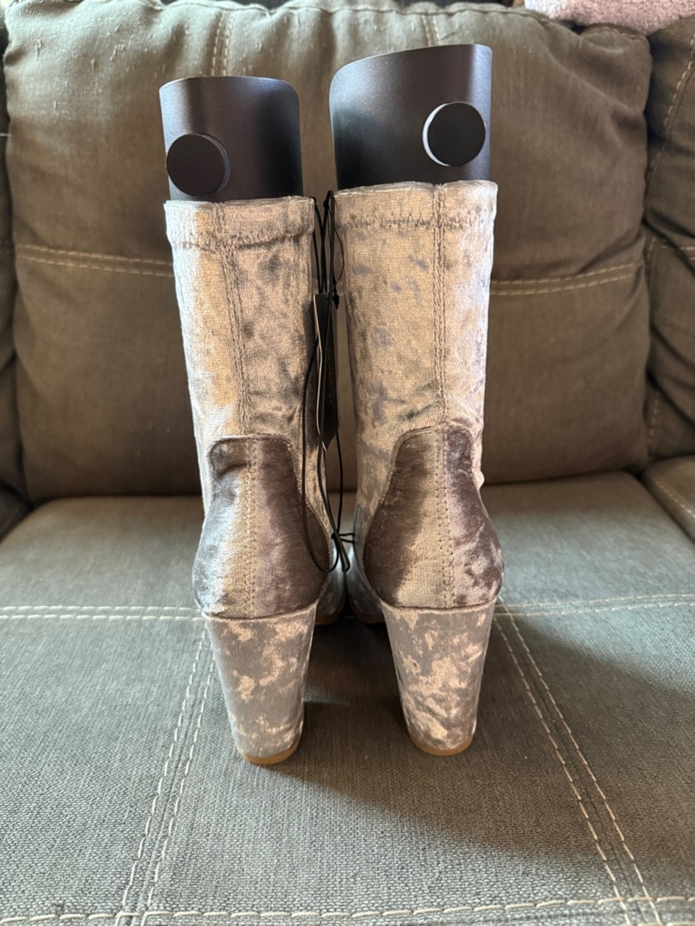 NWT Forever 21 Silver Crushed Velvet Heeled Boots - Picture 4 of 8